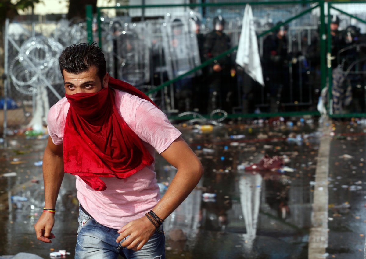 Hungarian Police Use Tear Gas and Water Cannons on&nbsp;Migrants
