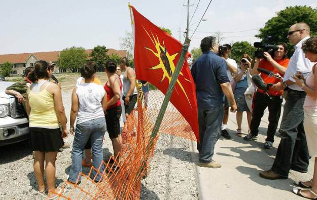 Garry Sault, middle, talks with the media after questioning Six Nations protesters as they guard the front entrance of a housing development in Hagersville, Ont., just south of the 15-month aboriginal occupation at Caledonia on Wednesday, May 23, 2007. CP PHOTO/Nathan Denette